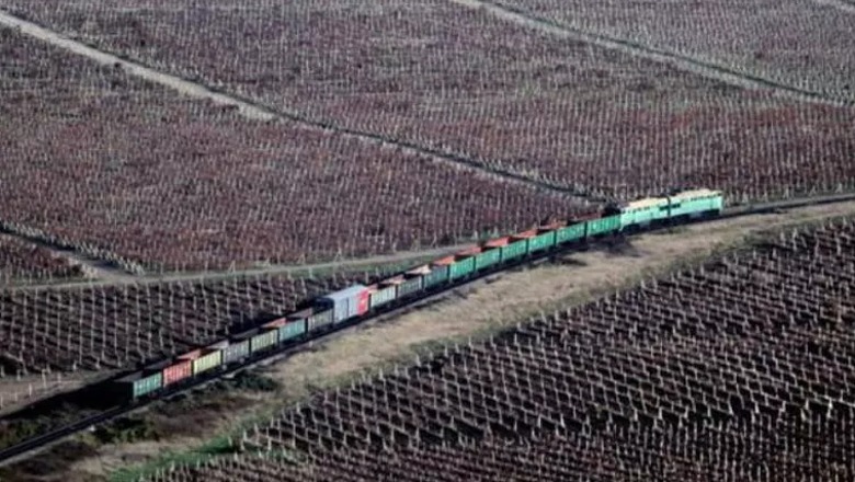'Treni i Carit', kolona e vagonave 30 km e gjatë në Donetsk, enigma që po mundon analistët ushtarakë 