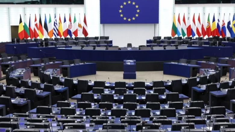 Parlamenti Evropian miraton direktivën kundër padive abuzive ndaj gazetarëve dhe aktivistëve