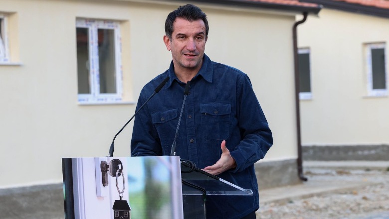 Shpërndahen banesat në lagjen e re në Pezë, Veliaj: Shumë shpejt shorti për shtëpitë në Kombinat