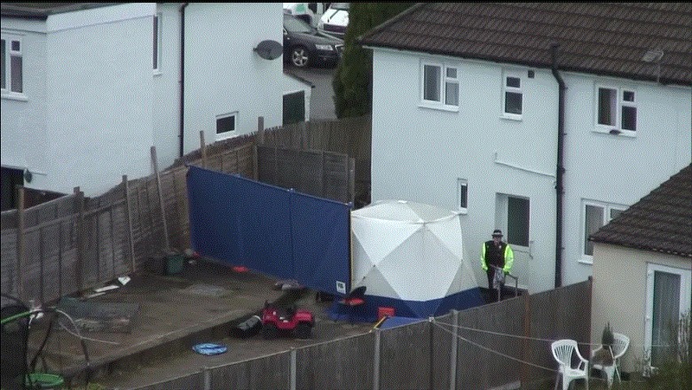 Tre fëmijë gjenden të vrarë në Angli, arrestohet një grua