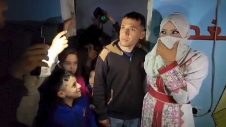 VIDEOLAJM/ Martesë nën bombardime dhe një makinë si shtëpi, festa e trishtë e dy të rinjve në Gaza