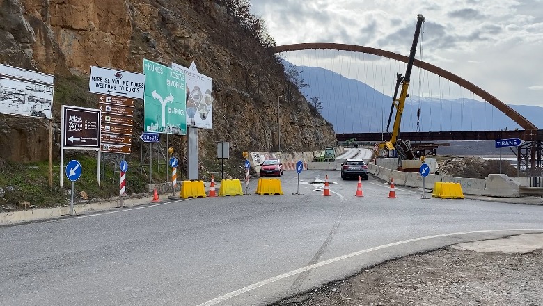 Puna për ndërtimin e Urës së re në Kukës, aksi Kukës-Morinë i bllokuar për 12 ditë! Ja si devijohet qarkullimi