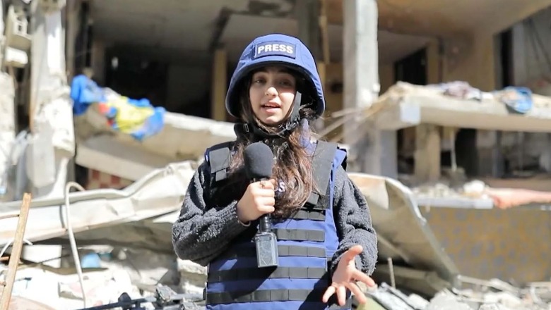 Vogëlushja 11-vjeçare sfidon frikën duke raportuar live nga shkatërrimet në Gaza