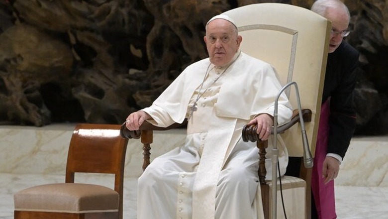 ‘Jam ende pak i ftohur’, Papa Françesku dërgohet në spital