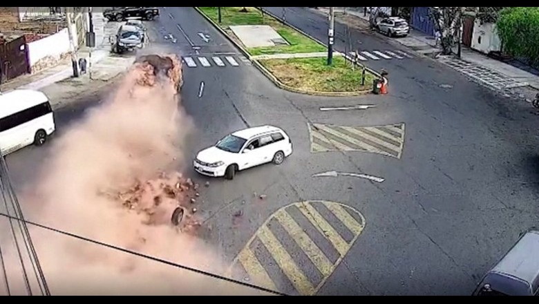 VIDEO/ Kamioni i ngarkuar tulla përplas çdo gjë që gjen përpara pasi nuk i punonin frenat