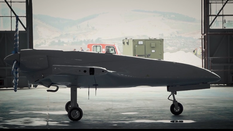 VIDEO/ Vijon montimi i dronëve Bajraktar në bazën e re ajrore të NATO-s në Kuçovë 