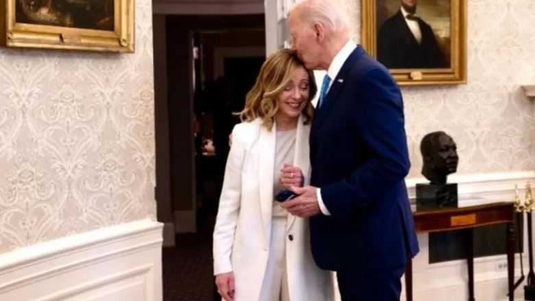 VIDEO/ Biden puth në kokë Melonin gjatë takimit në Shtëpinë e Bardhë