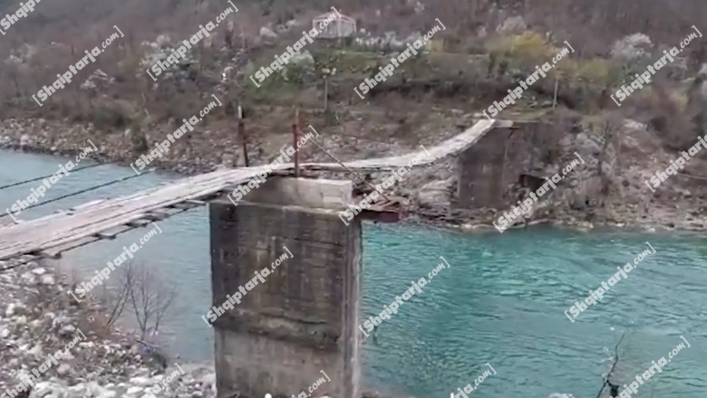 E rëndë në Lezhë/ Po kalonte urën pa parmakë, 86 vjeçarja humb ekuilibrin dhe bie në lumë! Ishte ndërtuar nga banorët provizorisht