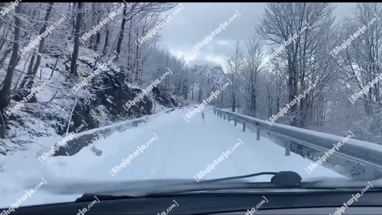 VIDEO/ Dëborë në pranverë, rrugët e hapura në fshatrat turistike në Theth, Bogë dhe Dardhë