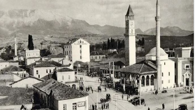 Sa xhami, mesxhide dhe teqe kishte Shqipëria në vitin 1932?