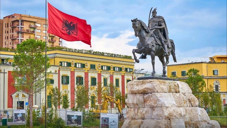 'Radio France': Shqipëria, destinacioni turistik në trend dhe i lirë! Për të shkuarën komuniste vizitoni Bunk'art në Tiranë