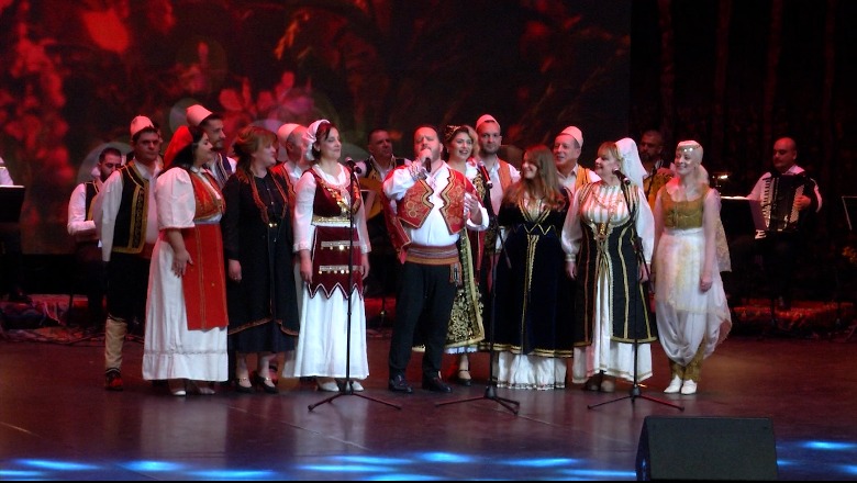 ‘Lulet e Pranverës’ ‘çelin’ në Teatrin e Operas, Kastriot Tusha dhe Aranit Hoxha rrëfejnë koncertin