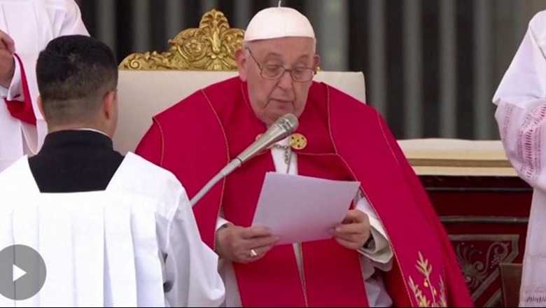 Vatikan/ Papa nuk përfundon lutjen, Ati i Shenjtë shfaqet i lodhur, besimtarët të shqetësuar (VIDEO)