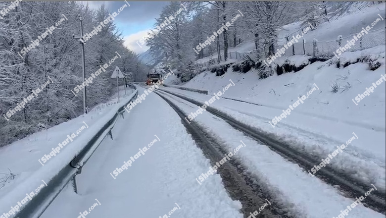 Shkodër/ Rikthehen reshjet e borës në Tamarë e Theth, rrugët të kalueshme (VIDEO)