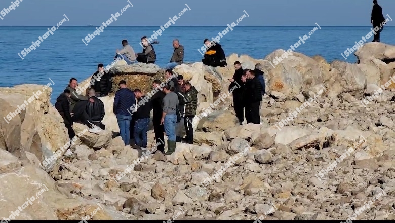 Durrës/ Ra në det teksa peshkonte, Familja paguan polumbarë për të gjetur trupin e 40 vjeçarit të zhdukur