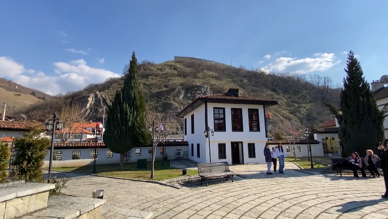 25 vite nga djegia e shtëpisë muze të Lidhjes së Prizrenit, drejtori: Tribunali i Hagës nuk i hetoi krimet e serbëve