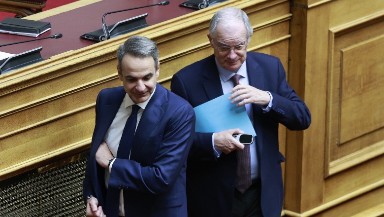 Greqi/ Qeveria Mitsotakis i mbijeton mocionit të mosbesimit në parlament, rrëzohet nga 158 deputetë