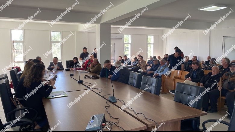 Himara 2 ‘kryetarë’ në burg, vendi vakant pas dorëheqjes së Jorgo Goros! Këshilli Bashkiak komandon sot kryebashkiakun e ri