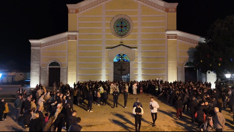 E Premtja e Zezë, Katedralja e Shkodrës organizon procesionin e 'Udhës së Kryqit'