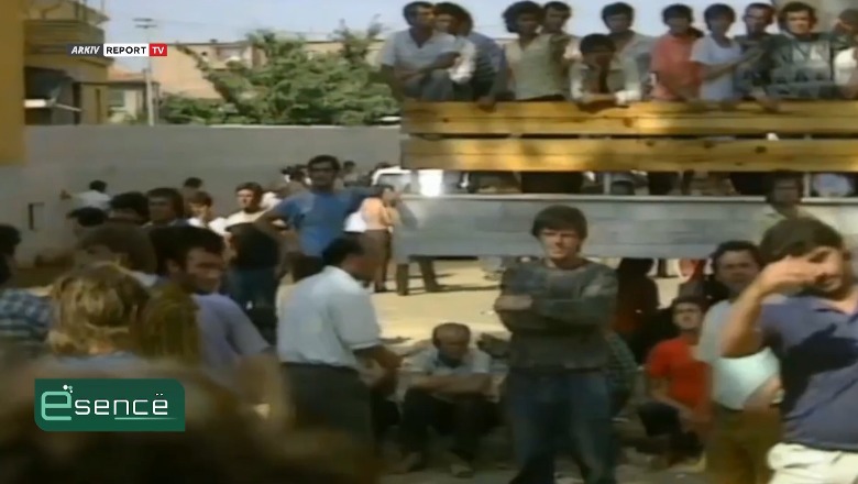 1990: Shtypi botëror për hapjet e ambasadave në Shqipëri! Esencë-Report Tv