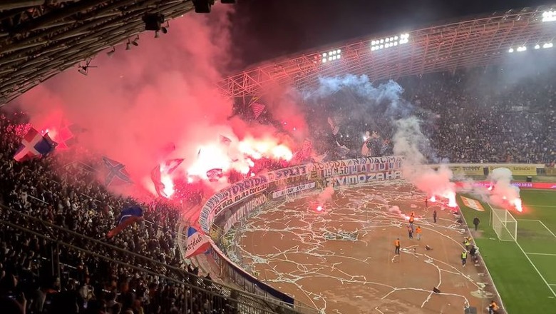 VIDEO/ Derbi i Kroacisë del nga kontrolli, 'Torcida' në fushë! Lojtarët e Dinamos me vrap në dhomat e zhveshjes, policia ndal katastrofën