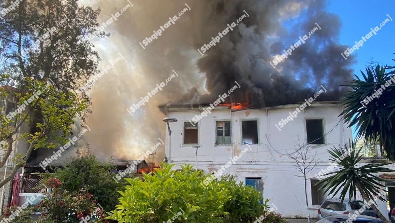 VIDEO të tjera nga zjarri që përfshiu godinën historike “Bar Lulishte Butrinti”