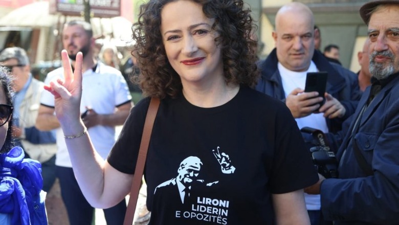 Protesta para bashkisë, Argita Malltezi zbulon qëllimin e vërtetë, bluzë me foton e të atit, Sali Berisha 