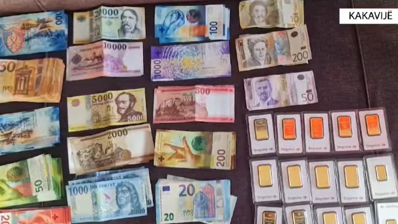 Kakavijë, gjermani tenton të kalojë në Greqi me 15 lingtona floriri e mbi 20 mijë euro e franga zvicerane të fshehura në furgon  