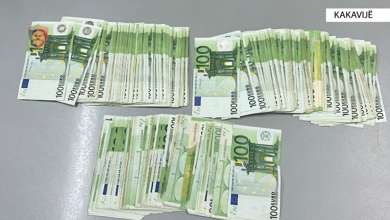 Tentoi të kalojë nga Kakavija pa deklaruar 25 mijë euro, vihet nën hetim 60-vjeçari