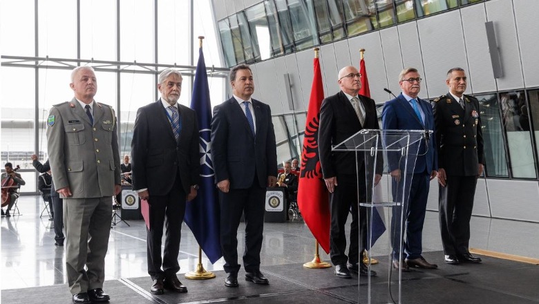 Ceremoni në Bruksel për 15-vjetorin e anëtarësimit në NATO, Peleshi: Të palëkundur në mbështetjen ndaj Aleancës