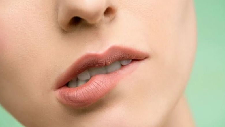 Pse disa njerëz i kafshojnë vazhdimisht buzët?