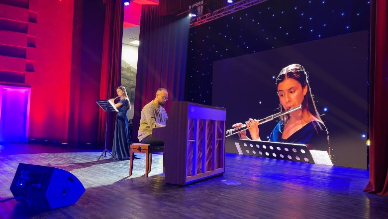 ‘Tingujt e flautit' ne Lezhë, 15 vjeçarja mbush sallën! Ester Shema solli emocione të rralla për publikun 