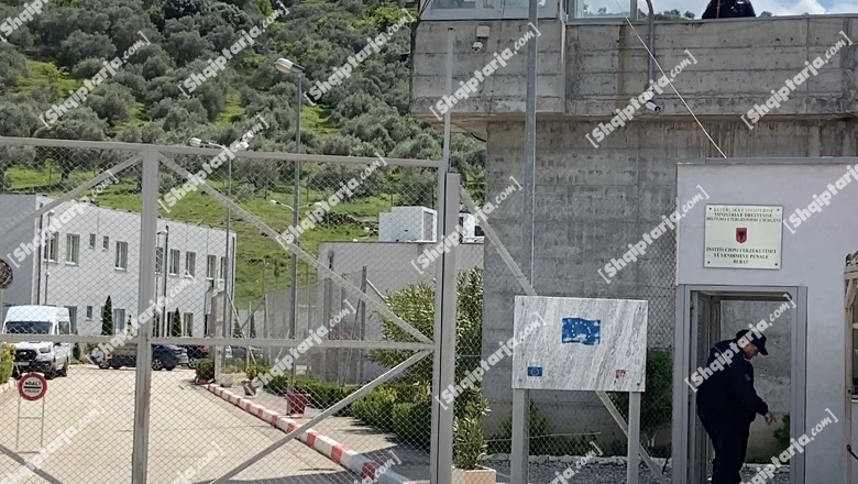 Dalin nga amnistia në IEVP Berat 27 të burgosur, 33 të tjerë kanë përfituar ulje dënimi me 1.5 vite