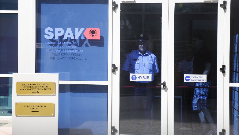 Hetimet e SPAK mbi Kadastrën, arrestohen dy persona për ushtrim të ndikimit të paligjshëm (EMRAT) 
