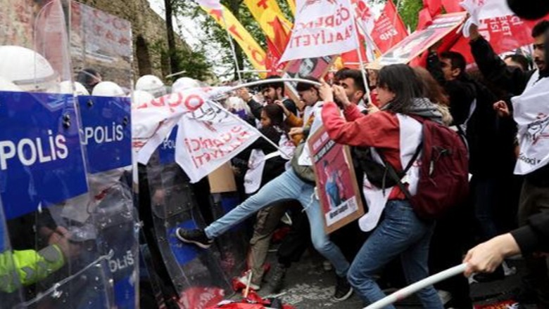 1 Maji në Turqi me demonstrata, policia përleshet me demonstruesit! Blindohet Stambolli, 160 të ndaluar