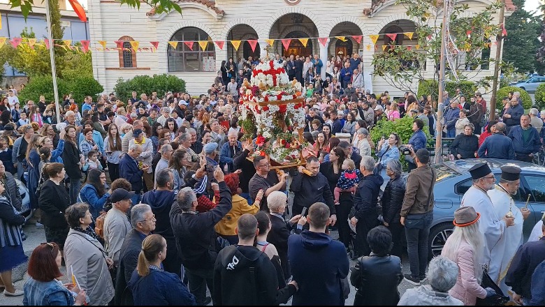 Pashkët Ortodokse/ Durrës, besimtarët mblidhen në katedralen e Apostul Pavlit dhe Shën Astit për ceremoninë e Udhës së Kryqit