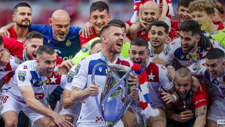 Dejvi Bregu fiton Kupën e Polonisë me Wisla Krakow