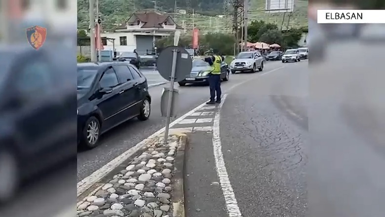 Fluks automjetesh nga Tirana në drejtim të Elbasanit, policia: Shoferët të tregojnë durim, të mos kryejnë parakalime të gabuara