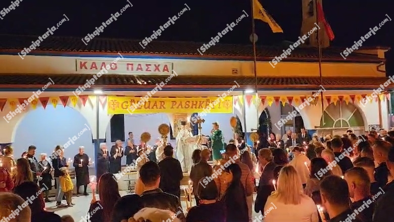FOTO/ Në vigjilje të Pashkëve Ortodokse, numër i lartë qytetarësh dhe besimtarësh mblidhen në sheshin e kishës së Nartës