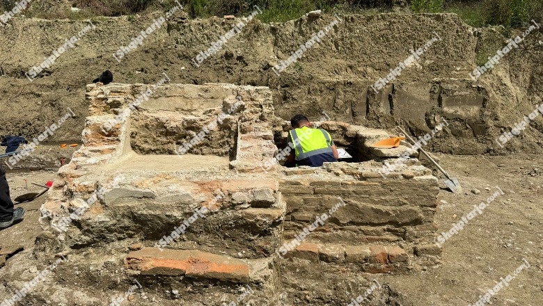 Ekskluzive/ Zbulohet mozaiku i një pishine të lashtë nën rrënojat e ish-gjimnazit Gjergj Kastrioti! (FOTO-VIDEO)  