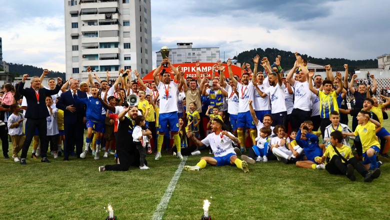 AF Elbasani feston trofeun me stadiumin plot, Nevil Dede: Më kujton 2006, qytet me fisnikëri! Kapiteni Gava: Dua ta mbyll karrierën me trofeun e Superligës