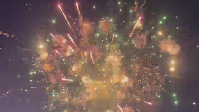 VIDEOLAJM/ Vlora çel sezonin turistik me spektakël fishekzjarresh