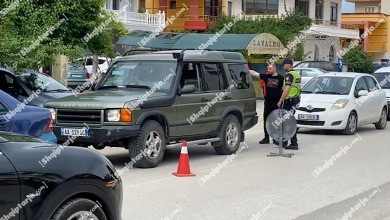 Vrasja e policit në Fier, Policia kontrolle makinave në aksin Fier-Seman