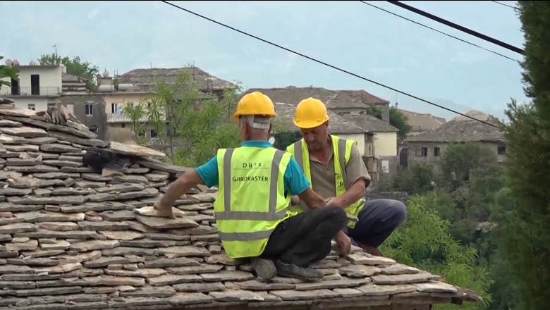 Çatitë me pllaka guri, karakteristikë e shtëpive gjirokastrite po restaurohen! Duka: Janë 70 objekte, monumente kulture