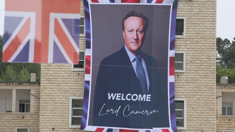 Sekretari i Jashtëm britanik sot në Tiranë! Cameron: Partneriteti po jep rezultat në 'luftën' ndaj emigrantëve të paligjshëm! Takim 'kokë më kokë' me Ramën