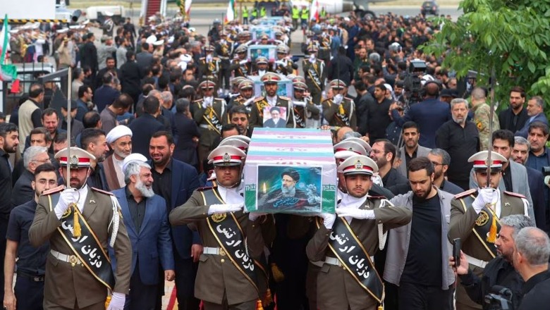 Teheran/ Mijëra njerëz në homazhet për presidentin Raisi! Lideri suprem Khamenei: O Allah, nga ai pamë vetëm mirë