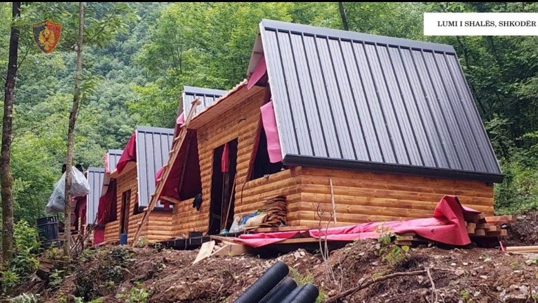 Shkodër/ Po ndërtonte pa leje 6 kabina druri në Lumin e Shalës, nën hetim pronari
