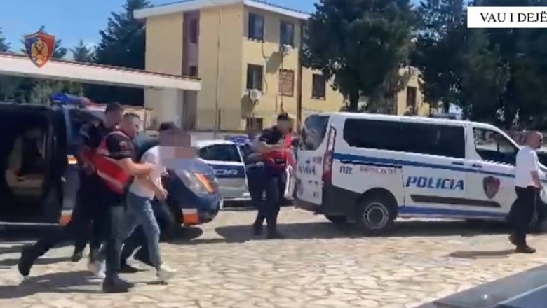 Pas sherrit, nxjerrin armët në lokal! Dy të arrestuar në Shkodër, sekuestrohet një automatik dhe një pistoletë