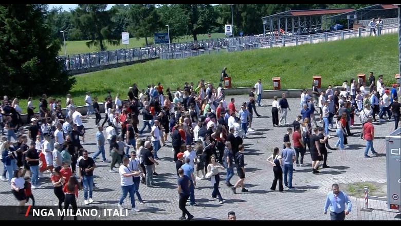 VIDEO/ Rama pritet nga mijëra shqiptarë të Italisë me flamuj kuqezi! Takimi kalon pritshmëritë, qytetarë jashtë pallatit të sportit e ndjekin eventin me ekrane