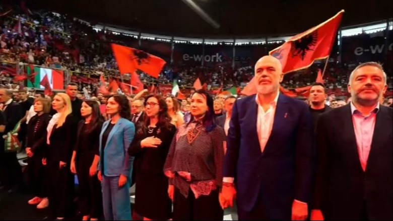 VIDEO/Takimi i Ramës me shqiptarët në Itali, këndohet himni kombëtar i Shqipërisë dhe Italisë